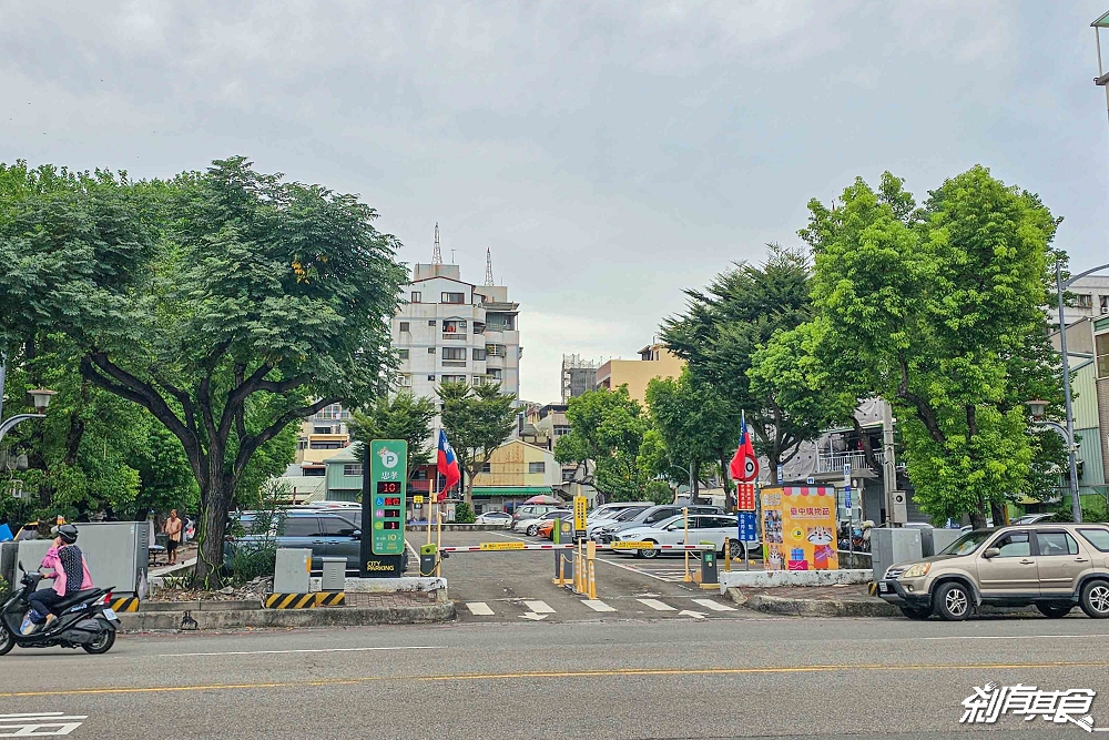 大智路蕭爌肉飯,台中東區美食,每天排隊50年老店 爌肉、豬腳、還有免費酸菜吃到爽 晚來吃不到! 大智路蕭爌肉飯,台中東區美食,每天排隊50年老店 爌肉、豬腳、還有免費酸菜吃到爽 晚來吃不到!