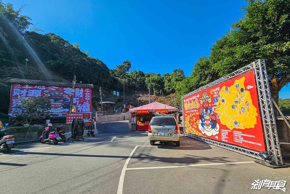 泡麵土地公「南投中寮石龍宮」24小時免費泡麵吃到飽，浴火重生香火更旺，還有新鄰居「石鳳宮」百年土地婆