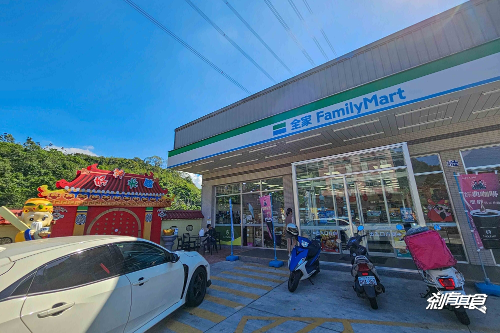 泡麵土地公「南投中寮石龍宮」24小時免費泡麵吃到飽，浴火重生香火更旺，還有新鄰居「石鳳宮」百年土地婆