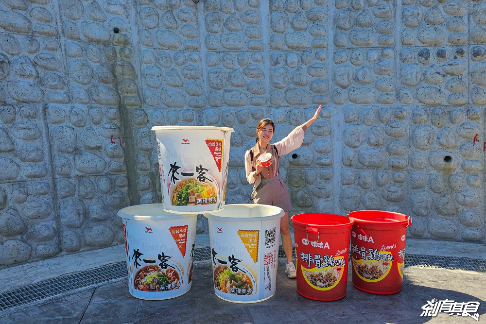 泡麵土地公「南投中寮石龍宮」24小時免費泡麵吃到飽，浴火重生香火更旺，還有新鄰居「石鳳宮」百年土地婆