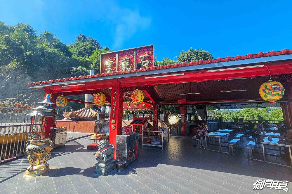 泡麵土地公「南投中寮石龍宮」24小時免費泡麵吃到飽，浴火重生香火更旺，還有新鄰居「石鳳宮」百年土地婆