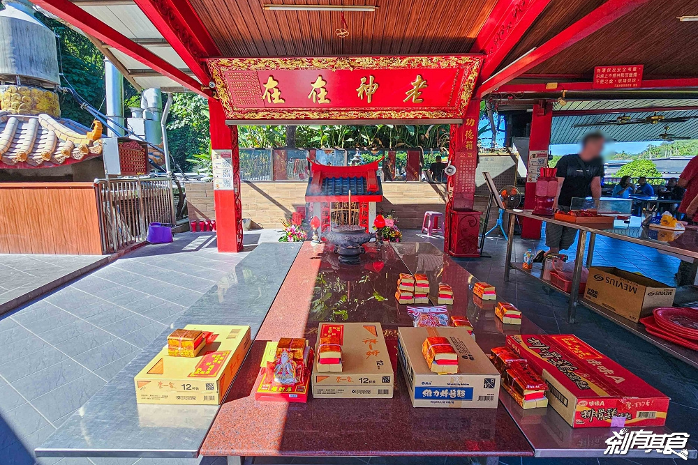 泡麵土地公「南投中寮石龍宮」24小時免費泡麵吃到飽，浴火重生香火更旺，還有新鄰居「石鳳宮」百年土地婆