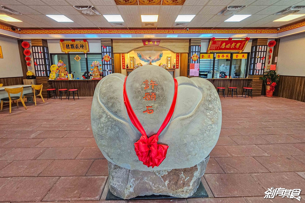 泡麵土地公「南投中寮石龍宮」24小時免費泡麵吃到飽，浴火重生香火更旺，還有新鄰居「石鳳宮」百年土地婆