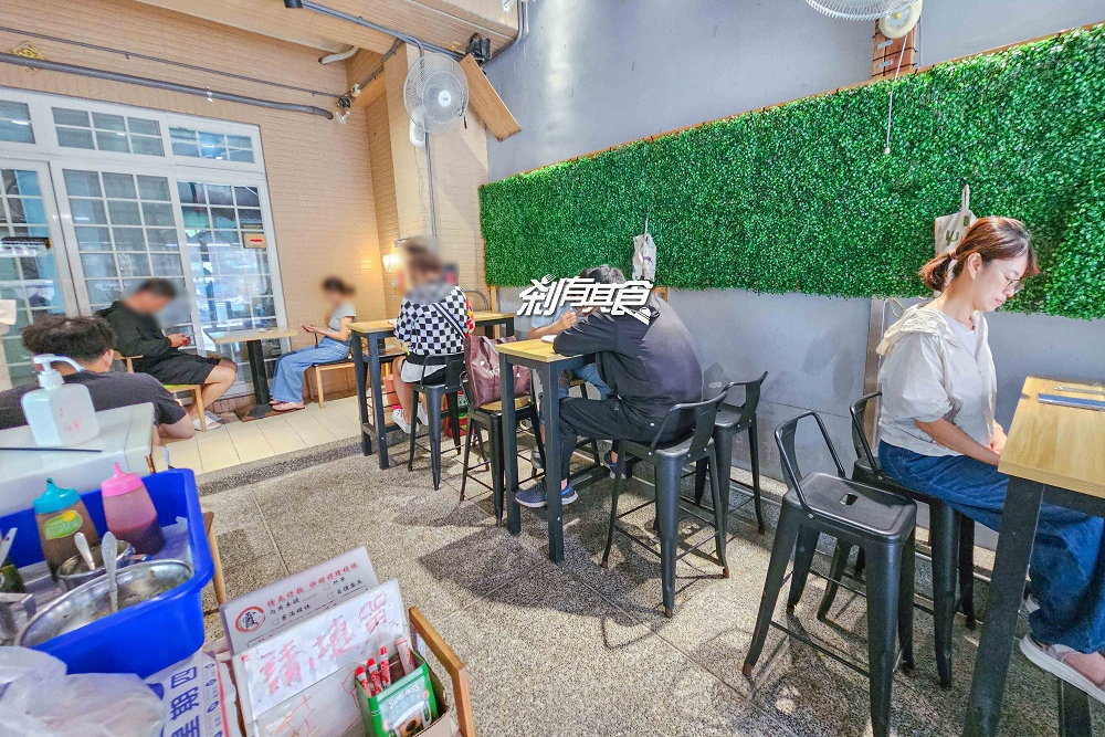 阿霞的豬肝麵,台中西屯美食,隱藏巷弄再巷弄,每天只開5.5小時,在地人都排隊的神秘銷魂老味道 阿霞的豬肝麵,台中西屯美食,隱藏巷弄再巷弄,每天只開5.5小時,在地人都排隊的神秘銷魂老味道