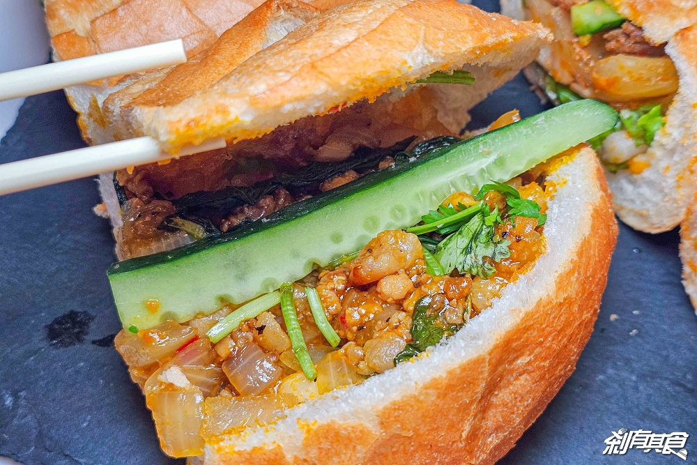 越南法國麵包工藝,台中中區美食,超人氣法國夾心麵包搬新家,36種口味酥脆到掉渣 越南法國麵包工藝,台中中區美食,超人氣法國夾心麵包搬新家,36種口味酥脆到掉渣