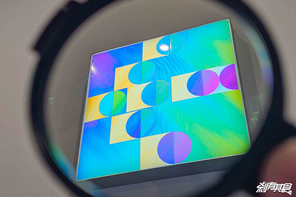 拿偏光鏡看的美術展!勤美術館2025冬季展《Input > Unknown》 拿偏光鏡看的美術展!勤美術館2025冬季展《Input > Unknown》