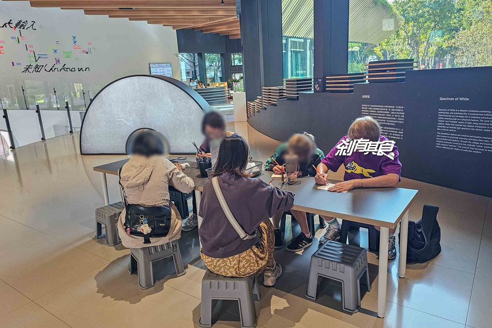 拿偏光鏡看的美術展!勤美術館2025冬季展《Input > Unknown》 拿偏光鏡看的美術展!勤美術館2025冬季展《Input > Unknown》