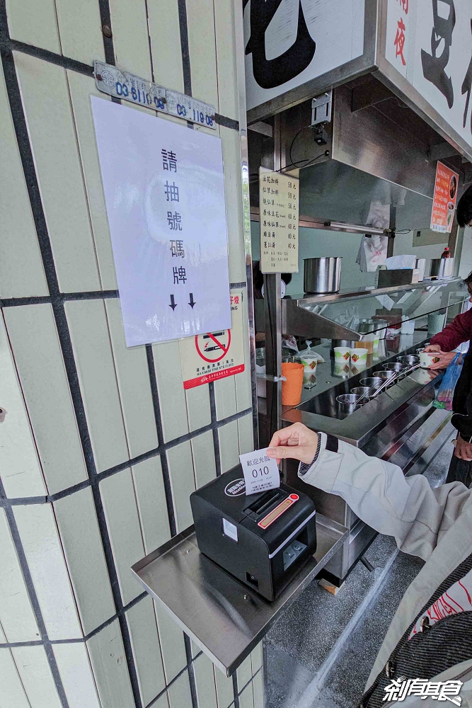 民生路無名豆花，台中西區美食，超人氣豆花搬新家！7種配料隨你裝到滿只要50元
