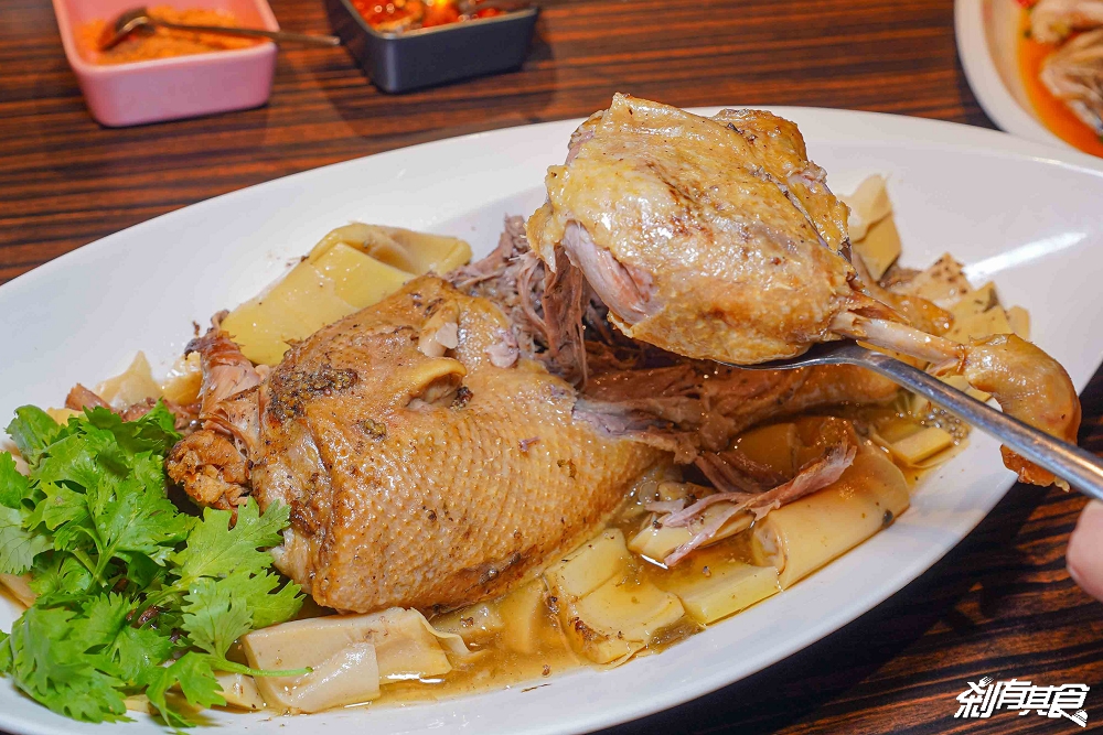 范頭家客家餐廳,台中尾牙聚餐首選 「馨.四炆四炒」客家古早味「客家小炒芋香糕、油甘果蒸鮮魚、肚臍餅」都吃得到,有包廂好停車 台中客家餐廳 范頭家客家餐廳,台中尾牙聚餐首選 「馨.四炆四炒」客家古早味「客家小炒芋香糕、油甘果蒸鮮魚、肚臍餅」都吃得到,有包廂好停車 台中客家餐廳