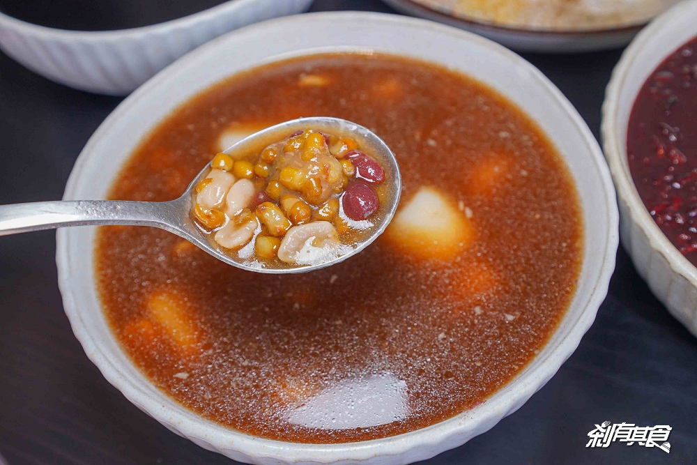 嘉良冰鎮旗艦總店,台中太平美食,40年老店新菜單「紫米湯圓、綜合湯圓、燒仙草」冬至好朋友 嘉良冰鎮旗艦總店,台中太平美食,40年老店新菜單「紫米湯圓、綜合湯圓、燒仙草」冬至好朋友