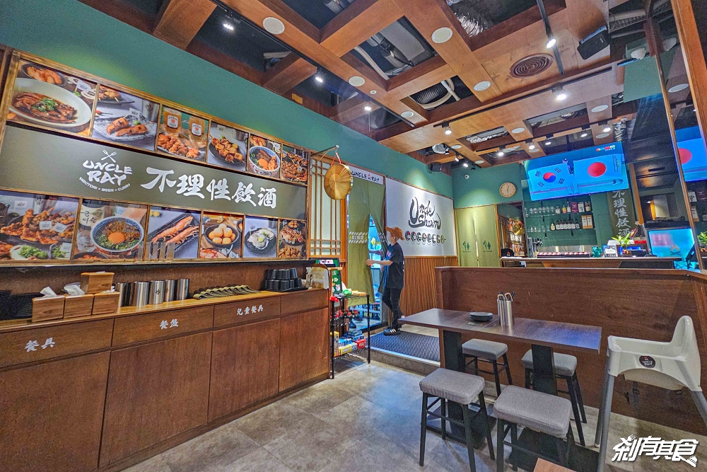 UNCLE RAY台中店，台中北區美食，可看球賽、有桌遊、KTV包廂的平價串燒居酒屋，串燒咖哩都好吃，台中宵夜聚餐好去處