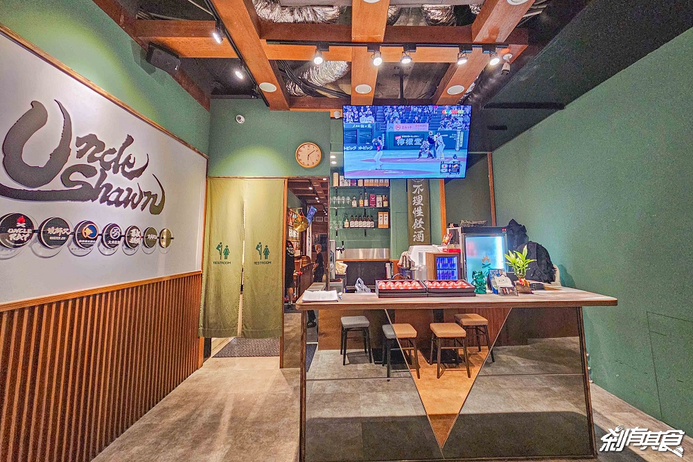 UNCLE RAY台中店，台中北區美食，可看球賽、有桌遊、KTV包廂的平價串燒居酒屋，串燒咖哩都好吃，台中宵夜聚餐好去處