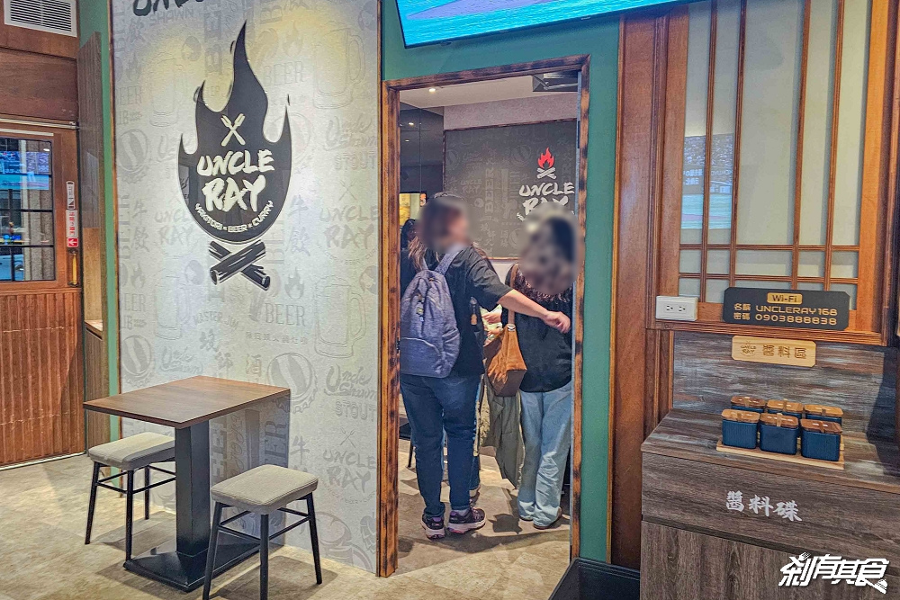 UNCLE RAY台中店，台中北區美食，可看球賽、有桌遊、KTV包廂的平價串燒居酒屋，串燒咖哩都好吃，台中宵夜聚餐好去處
