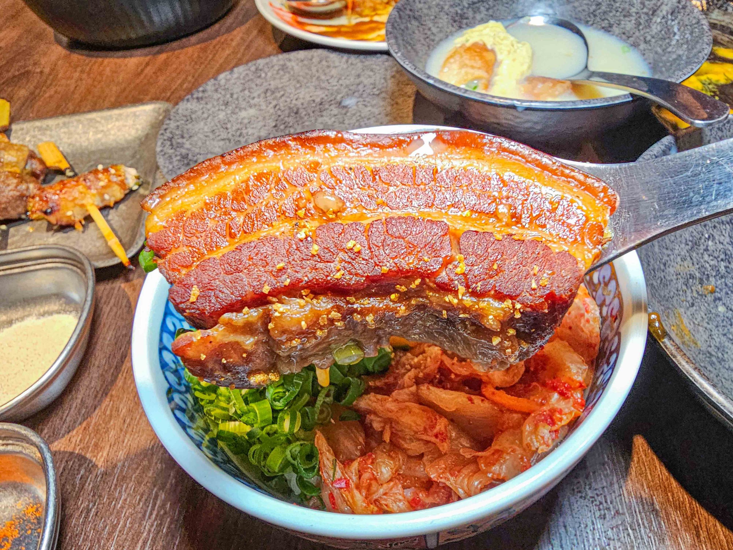 UNCLE RAY台中店，台中北區美食，可看球賽、有桌遊、KTV包廂的平價串燒居酒屋，串燒咖哩都好吃，台中宵夜聚餐好去處