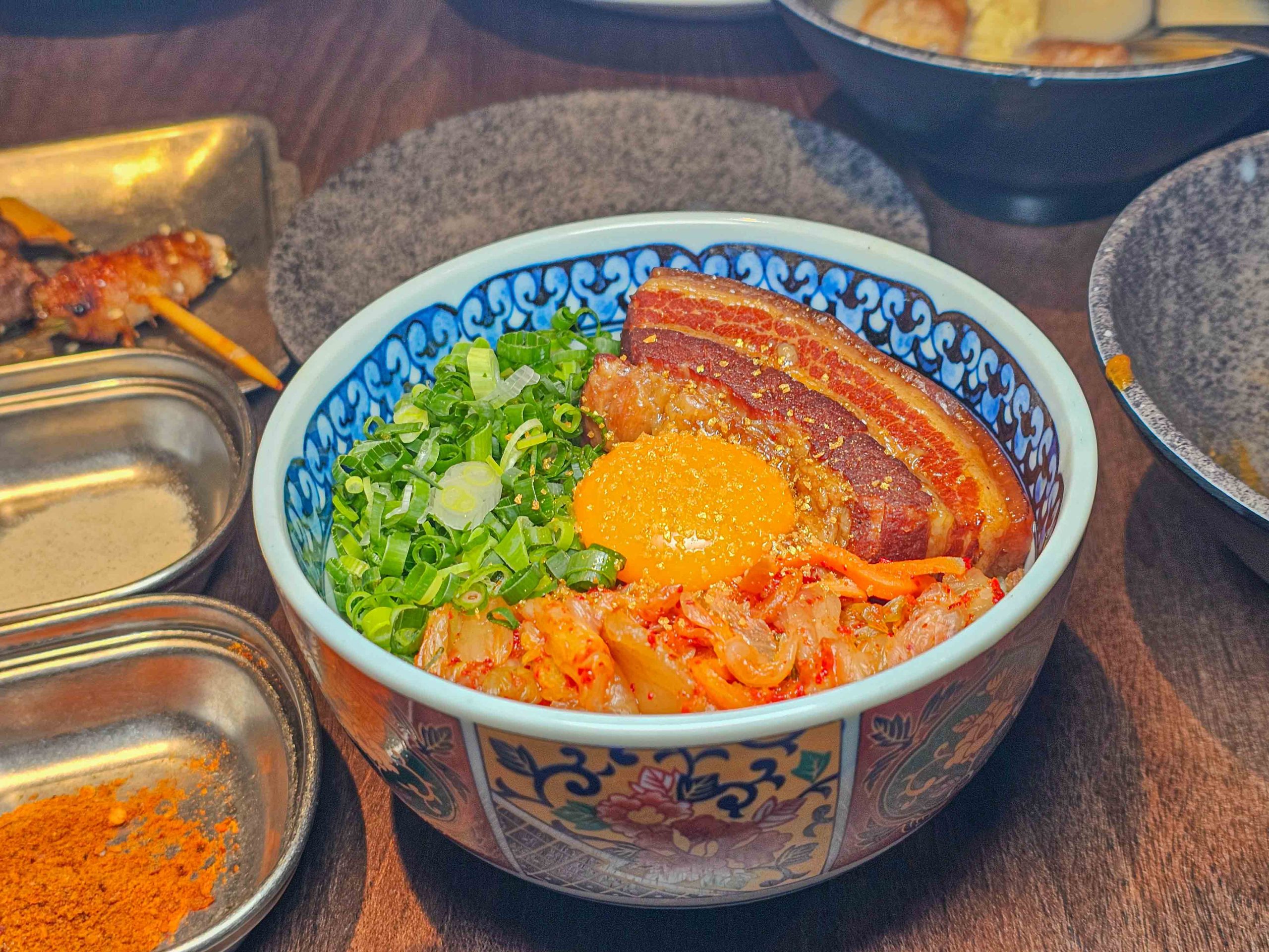 UNCLE RAY台中店，台中北區美食，可看球賽、有桌遊、KTV包廂的平價串燒居酒屋，串燒咖哩都好吃，台中宵夜聚餐好去處