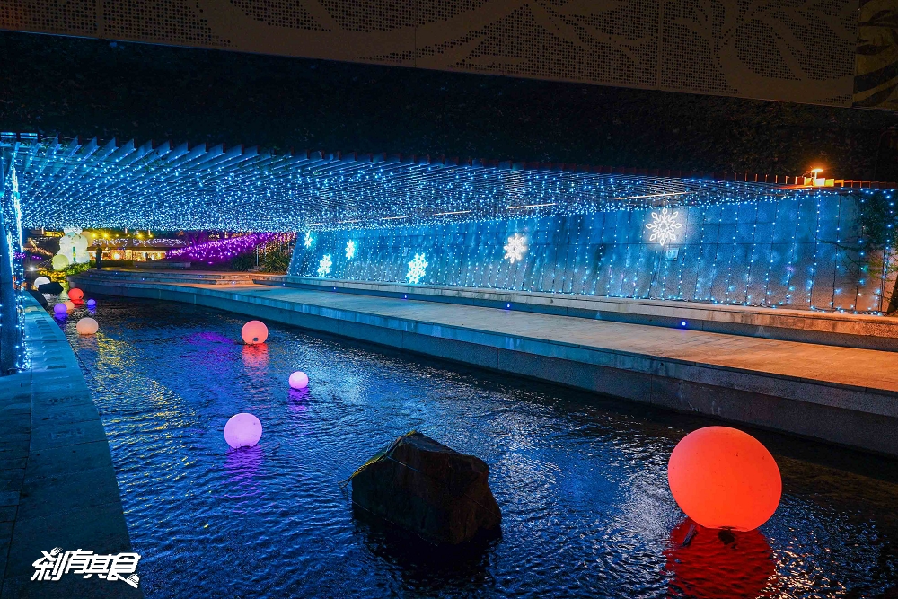 2025台中耶誕嘉年華《角落小夥伴》18米高千層奶油蛋糕耶誕樹、柳川水舞燈光秀、還有耶誕市集 2025台中耶誕嘉年華《角落小夥伴》18米高千層奶油蛋糕耶誕樹、柳川水舞燈光秀、還有耶誕市集