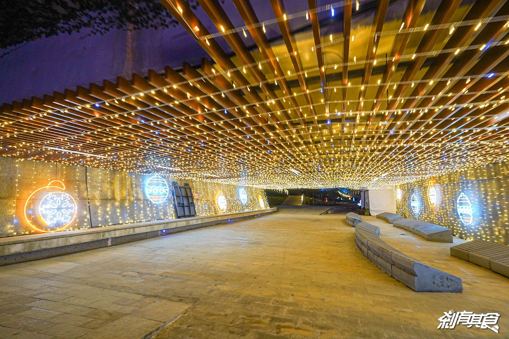 2025台中耶誕嘉年華《角落小夥伴》18米高千層奶油蛋糕耶誕樹、柳川水舞燈光秀、還有耶誕市集 2025台中耶誕嘉年華《角落小夥伴》18米高千層奶油蛋糕耶誕樹、柳川水舞燈光秀、還有耶誕市集