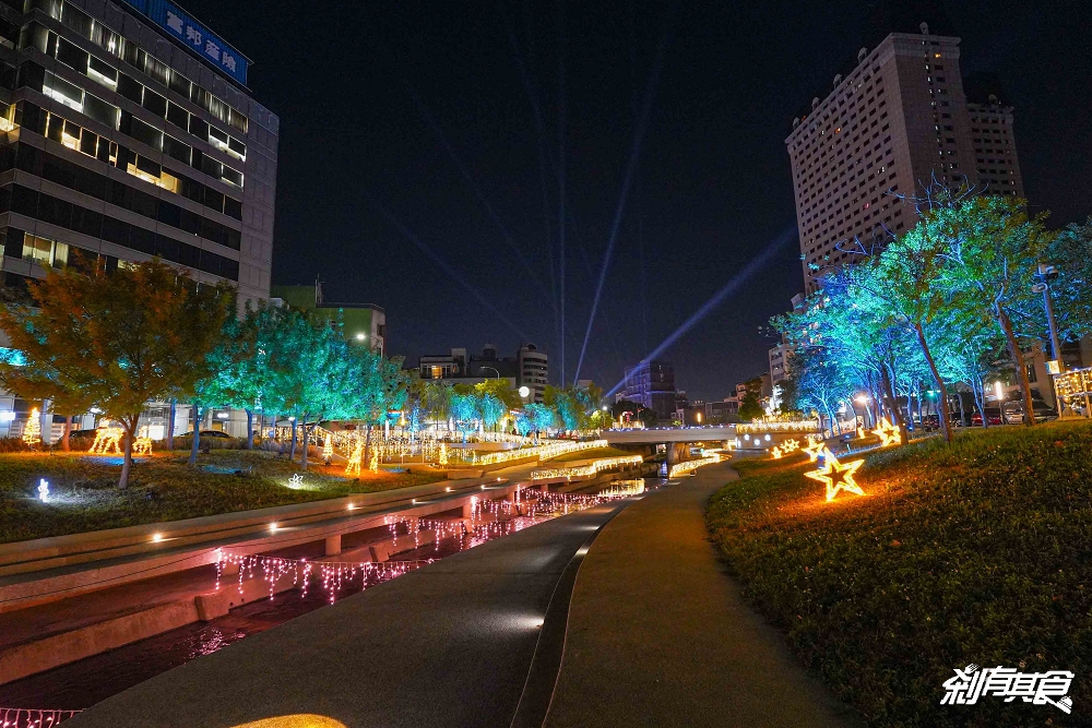 2025台中耶誕嘉年華《角落小夥伴》18米高千層奶油蛋糕耶誕樹、柳川水舞燈光秀、還有耶誕市集 2025台中耶誕嘉年華《角落小夥伴》18米高千層奶油蛋糕耶誕樹、柳川水舞燈光秀、還有耶誕市集