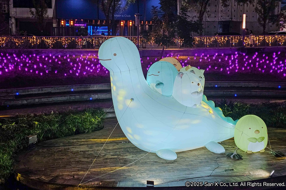 2025台中耶誕嘉年華《角落小夥伴》18米高千層奶油蛋糕耶誕樹、柳川水舞燈光秀、還有耶誕市集 2025台中耶誕嘉年華《角落小夥伴》18米高千層奶油蛋糕耶誕樹、柳川水舞燈光秀、還有耶誕市集