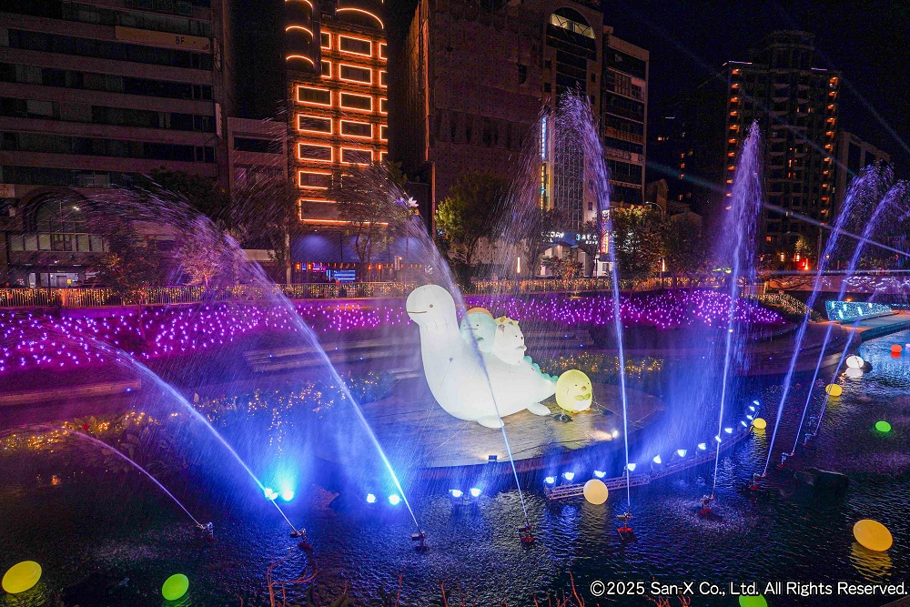 2025台中耶誕嘉年華《角落小夥伴》18米高千層奶油蛋糕耶誕樹、柳川水舞燈光秀、還有耶誕市集 2025台中耶誕嘉年華《角落小夥伴》18米高千層奶油蛋糕耶誕樹、柳川水舞燈光秀、還有耶誕市集