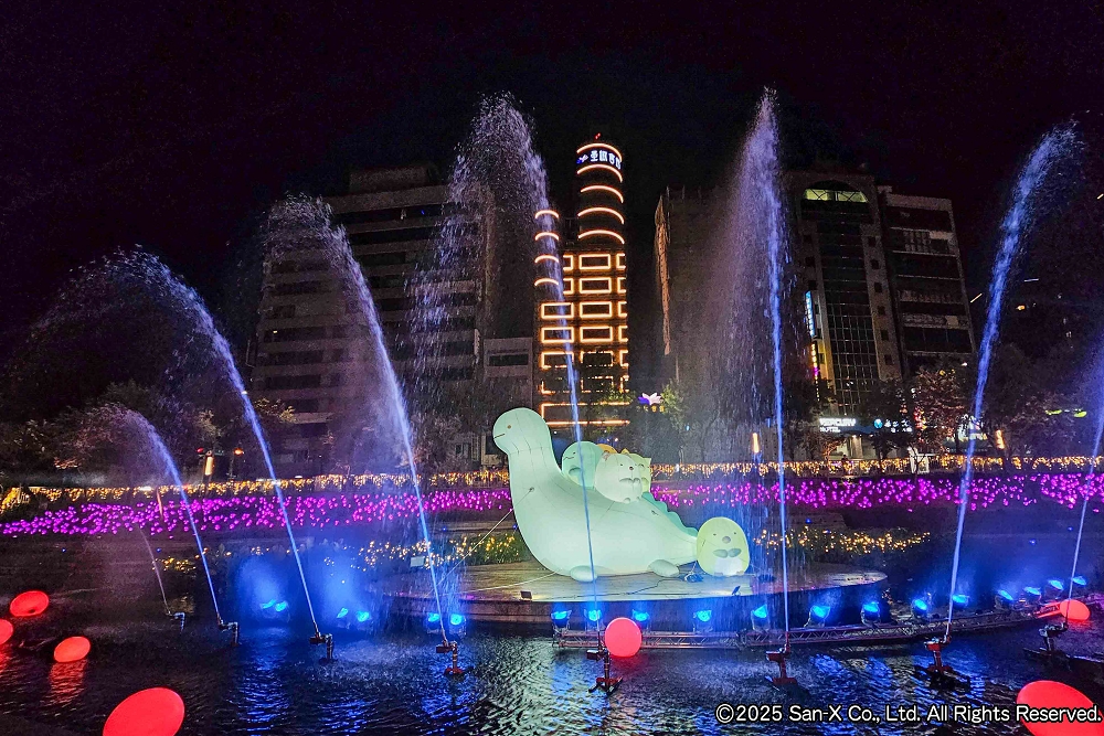 2025台中耶誕嘉年華《角落小夥伴》18米高千層奶油蛋糕耶誕樹、柳川水舞燈光秀、還有耶誕市集 2025台中耶誕嘉年華《角落小夥伴》18米高千層奶油蛋糕耶誕樹、柳川水舞燈光秀、還有耶誕市集