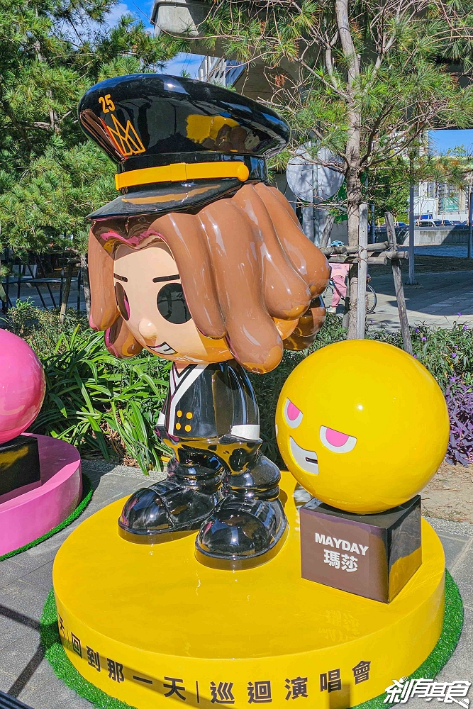 台中五月天打卡景點,五月天台中跨年演唱會 MAYDAYLAND打卡景點:台中公園聖誕五球、五月天主題車站、彩繪車廂 台中五月天打卡景點,五月天台中跨年演唱會 MAYDAYLAND打卡景點:台中公園聖誕五球、五月天主題車站、彩繪車廂