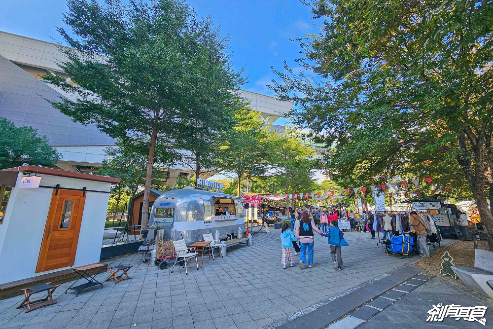 台中五月天打卡景點,五月天台中跨年演唱會 MAYDAYLAND打卡景點:台中公園聖誕五球、五月天主題車站、彩繪車廂 台中五月天打卡景點,五月天台中跨年演唱會 MAYDAYLAND打卡景點:台中公園聖誕五球、五月天主題車站、彩繪車廂