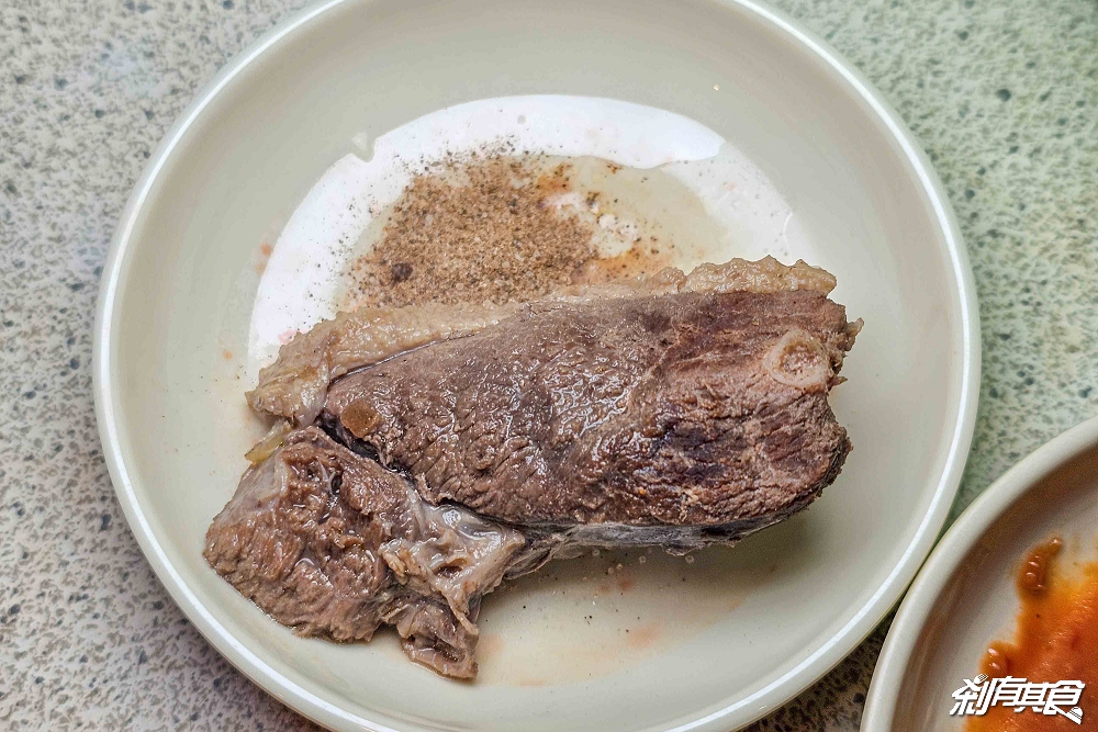 番鴨角薑母鴨總店，台中北屯美食，鴨肉現炒有爛軟好吃 炭火湯頭薑味十足，水果玉米、栗子必點 (菜單/宵夜到1點)