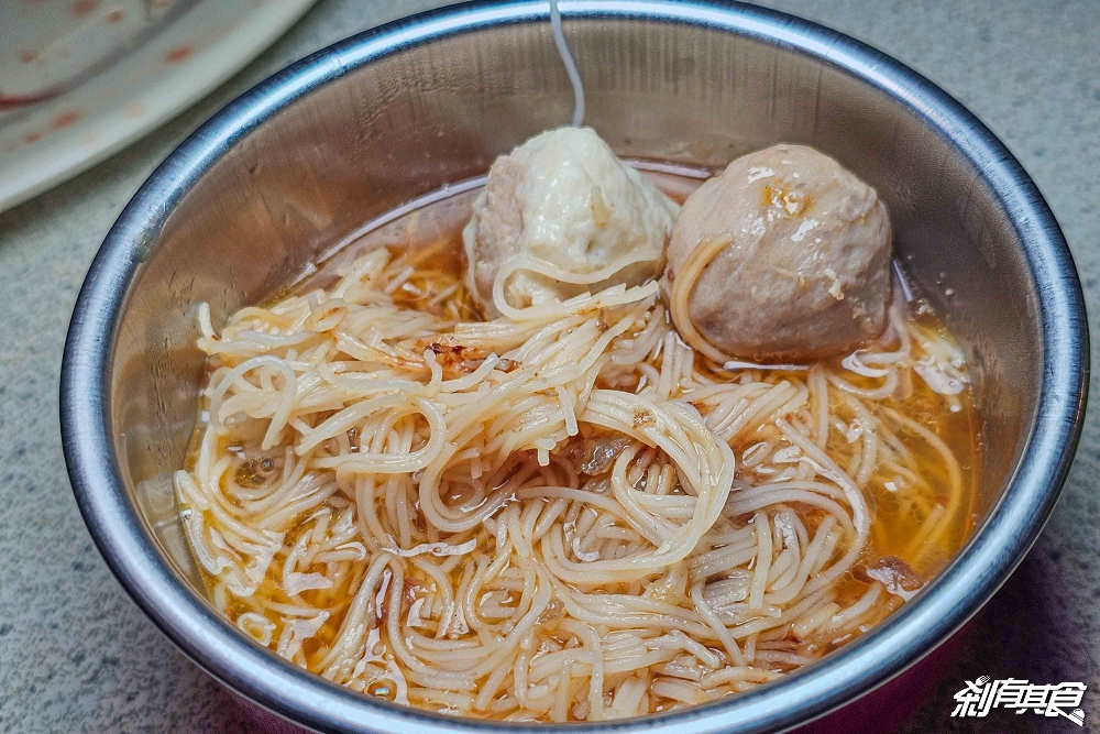 番鴨角薑母鴨總店，台中北屯美食，鴨肉現炒有爛軟好吃 炭火湯頭薑味十足，水果玉米、栗子必點 (菜單/宵夜到1點)