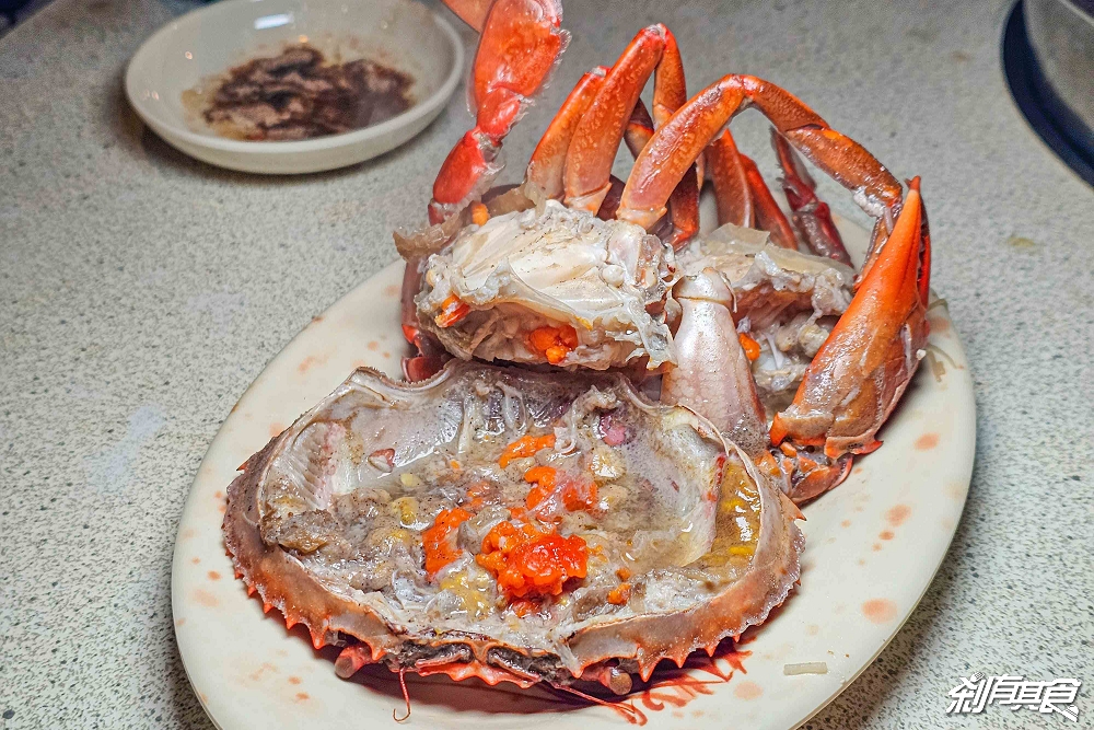 番鴨角薑母鴨總店，台中北屯美食，鴨肉現炒有爛軟好吃 炭火湯頭薑味十足，水果玉米、栗子必點 (菜單/宵夜到1點)