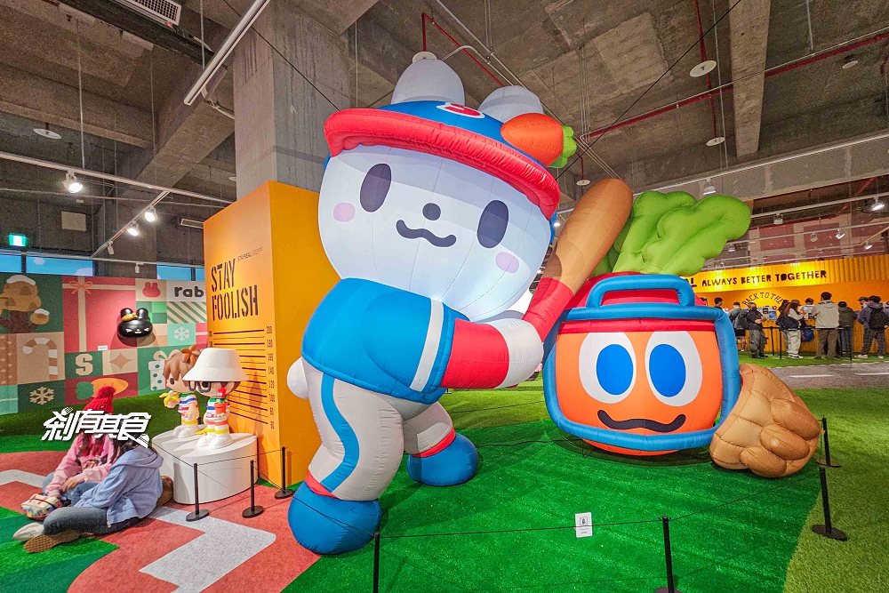 STAYREAL PARK台中站，台中聖誕景點，9米聖誕胡蘿蔔、還有「遇見公園」五月天快閃店