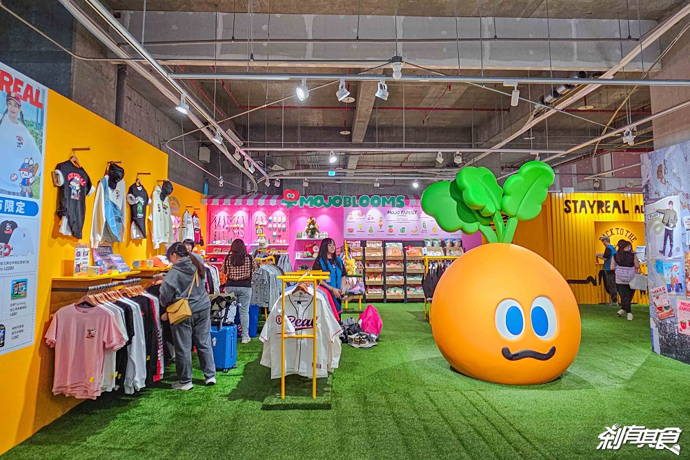 STAYREAL PARK台中站，台中聖誕景點，9米聖誕胡蘿蔔、還有「遇見公園」五月天快閃店