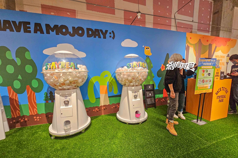 STAYREAL PARK台中站，台中聖誕景點，9米聖誕胡蘿蔔、還有「遇見公園」五月天快閃店