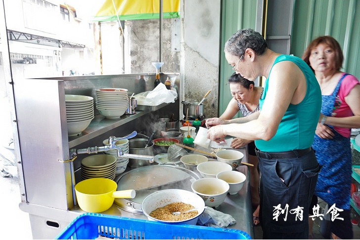 [台中西區美食] 高腳外省麵 @ 六十年老店 便宜不難吃