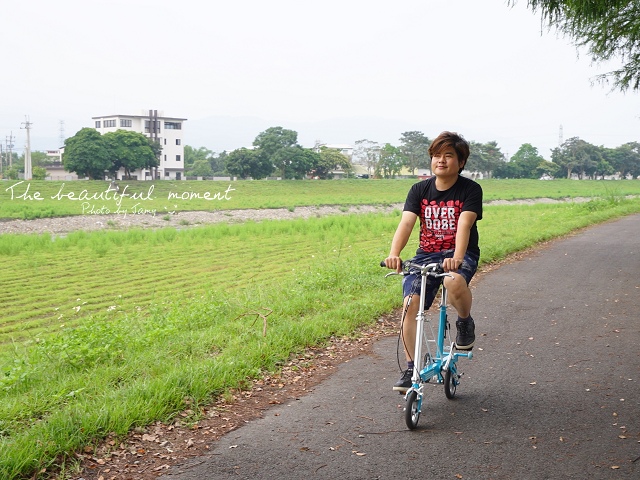 [單車開箱]Carry me小折自行車│全世界最小台灣製小車│8吋車輪居然也能輕鬆騎