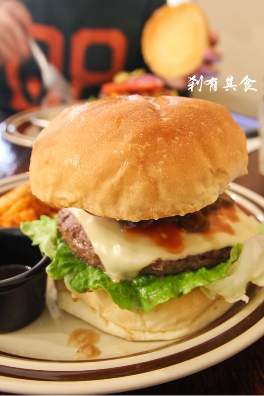 [台中/西區] Hungry Jacob愛吃借口火烤漢堡專賣店 @ 有特色，不過牛肉太鹹