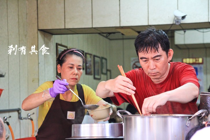 夜市爌肉飯 | 彰化美食 一天只賣2.5小時的超人氣限量爌肉飯 晚來就吃不到啊! 夜市爌肉飯 | 彰化美食 一天只賣2.5小時的超人氣限量爌肉飯 晚來就吃不到啊!